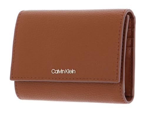 Calvin Klein Damen CK Elevated Trifold MD PBl K60K610257 Geldbörsen, Braun (Cognac) von Calvin Klein