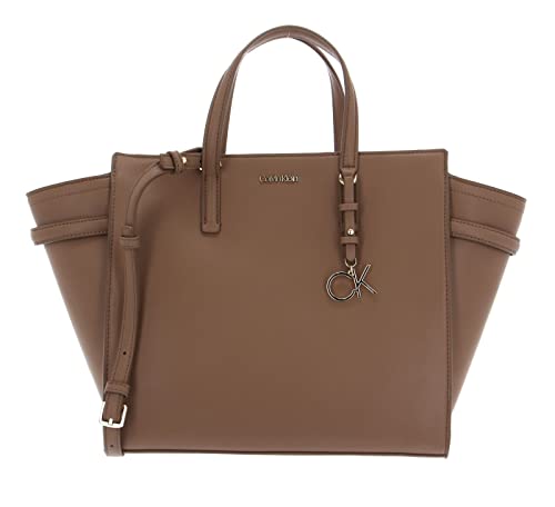 Calvin Klein Damen CK Must Tote MD K60K610171 Tragetasche, Braun (Safari Canvas) von Calvin Klein