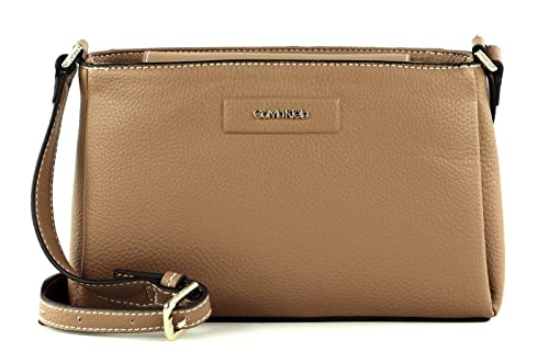 Calvin Klein Damen Dressed SMALL Flap Crossbody K60K609692 Crossovers, Braun (Safari Canvas) von Calvin Klein Jeans