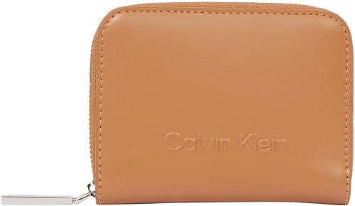 Calvin Klein Damen Geldbörse Embossed Logo Zip Klein, Braun (Lion), Einheitsgröße von Calvin Klein