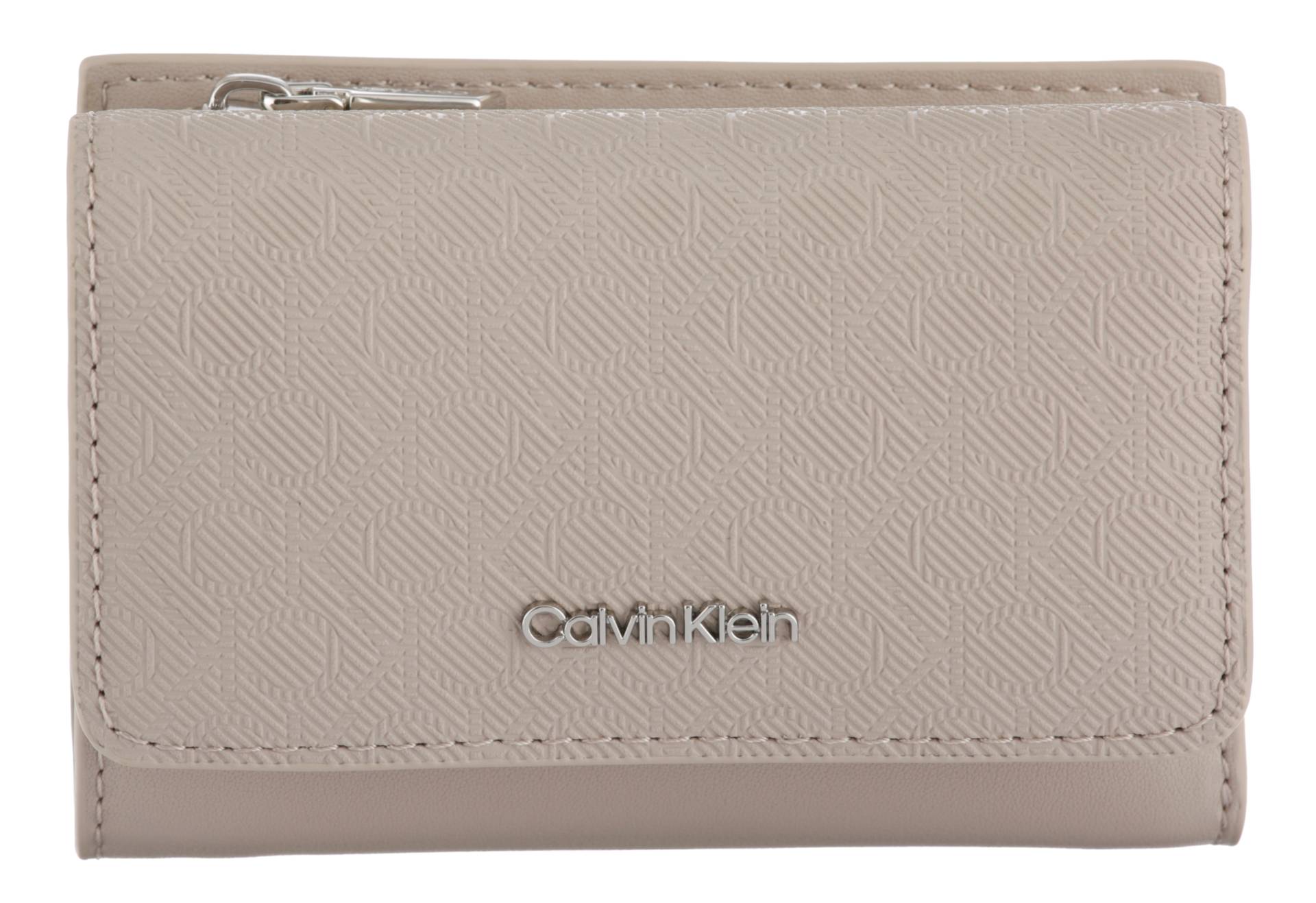 Calvin Klein Geldbörse "CK MUST AOP SMALL TRIFOLD W ZIP", Damen Portemonnaie, Geldbeutel mit Metall-Logo Calvin Klein Geldbörse "CK MUST AOP SMALL TRIFOLD W ZIP", Damen Portemonnaie, Geldbeutel mit Metall-Logo von Calvin Klein
