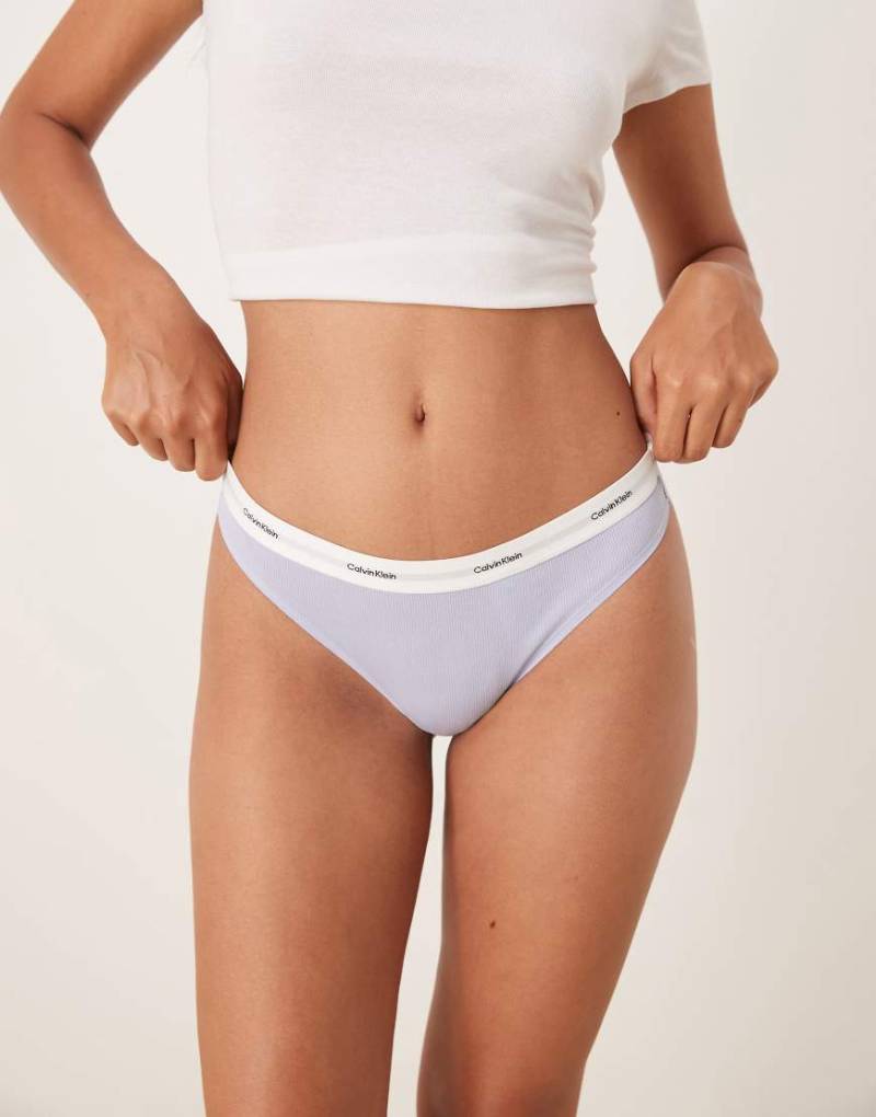 Calvin Klein - Gerippter Tanga aus elastischer Baumwolle in Casual-Blau von Calvin Klein