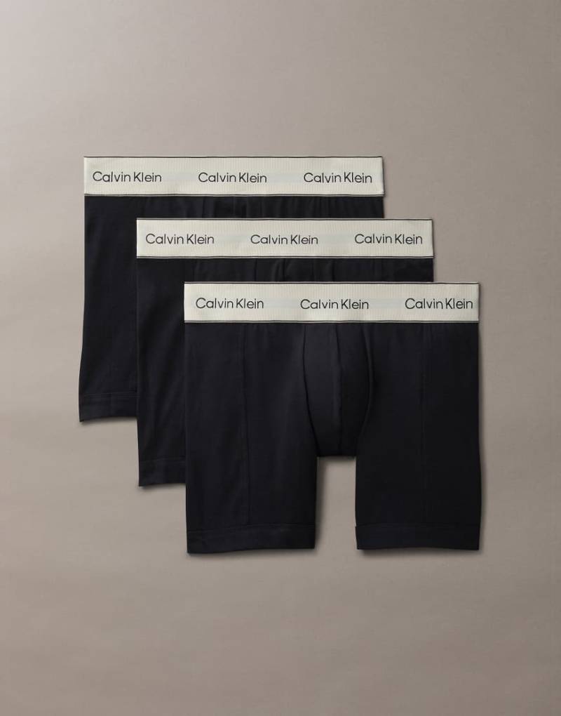 Calvin Klein - Heritage Cotton - 3er-Pack eng geschnittene Boxershorts in Schwarz mit Bund in Austernweiß-Bunt von Calvin Klein