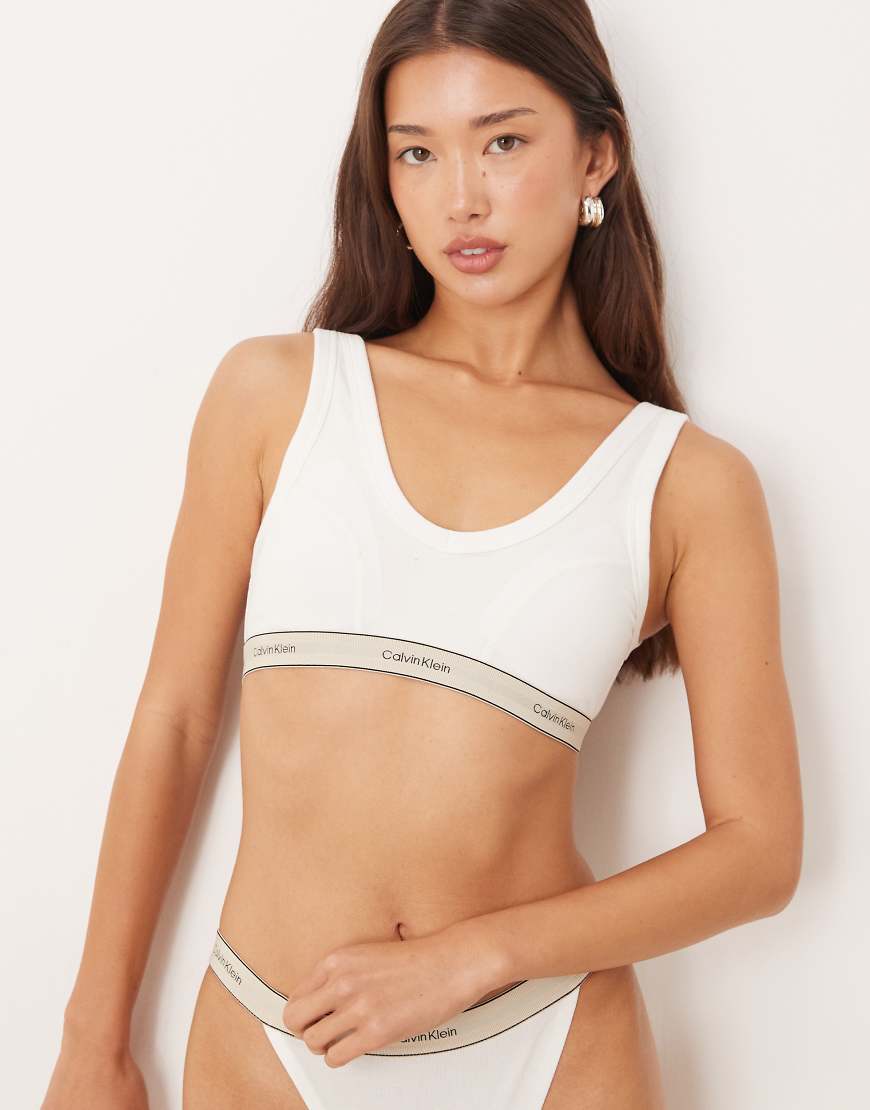 Calvin Klein - Heritage Cotton - Leicht gefütterter Triangel-BH in Hellweiß Calvin Klein - Heritage Cotton - Leicht gefütterter Triangel-BH in Hellweiß von Calvin Klein