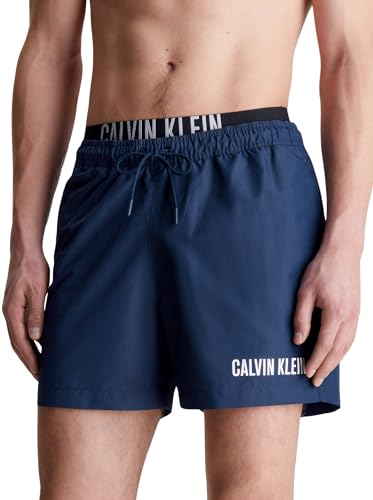 Calvin Klein Herren Badehose Medium Double Mittellang, Blau (Signature Navy), L von Calvin Klein