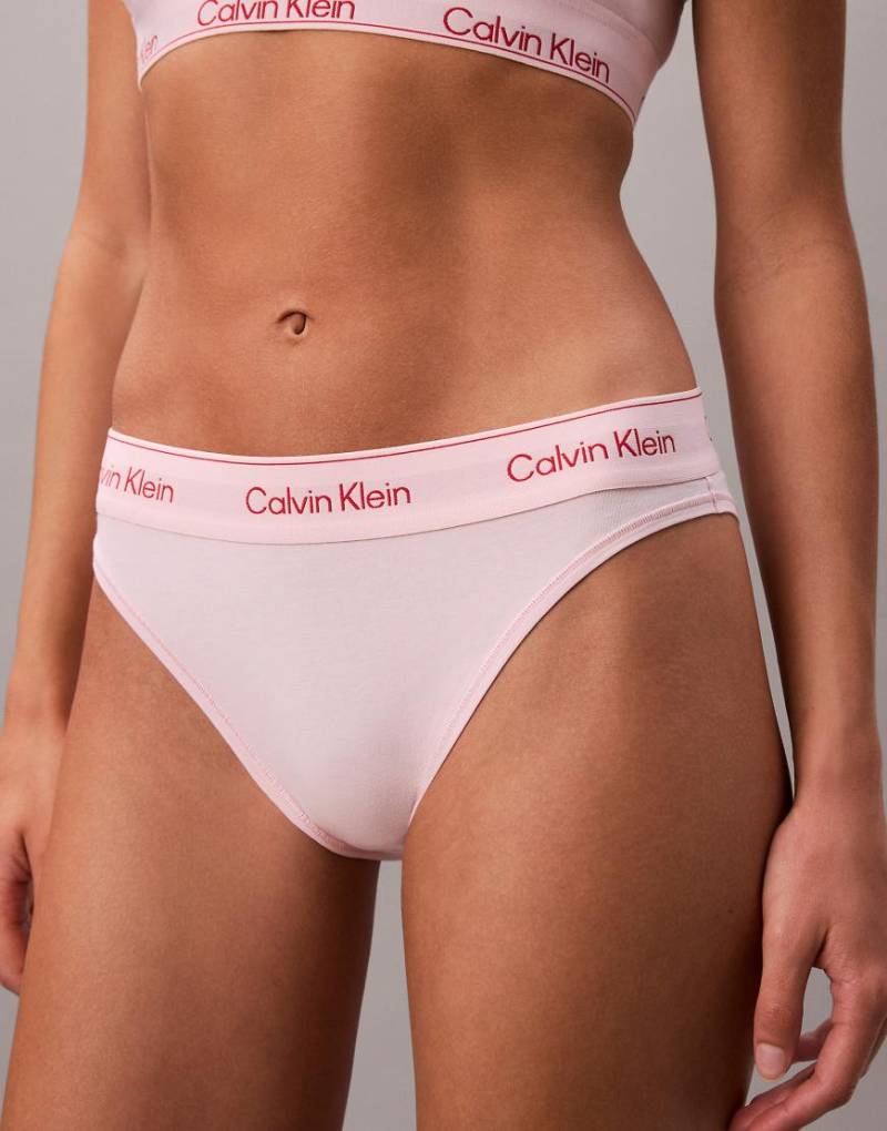 Calvin Klein - Icon Cotton Modal - Tanga in Blassrosa von Calvin Klein