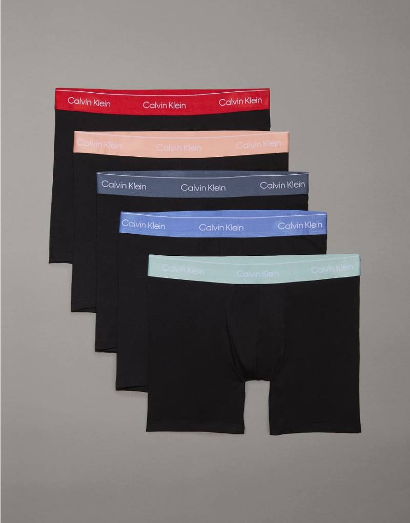 Calvin Klein - Icon Cotton Stretch - 5er-Pack eng geschnittene Boxershorts in Schwarz mit Bund in Rot/Blau von Calvin Klein