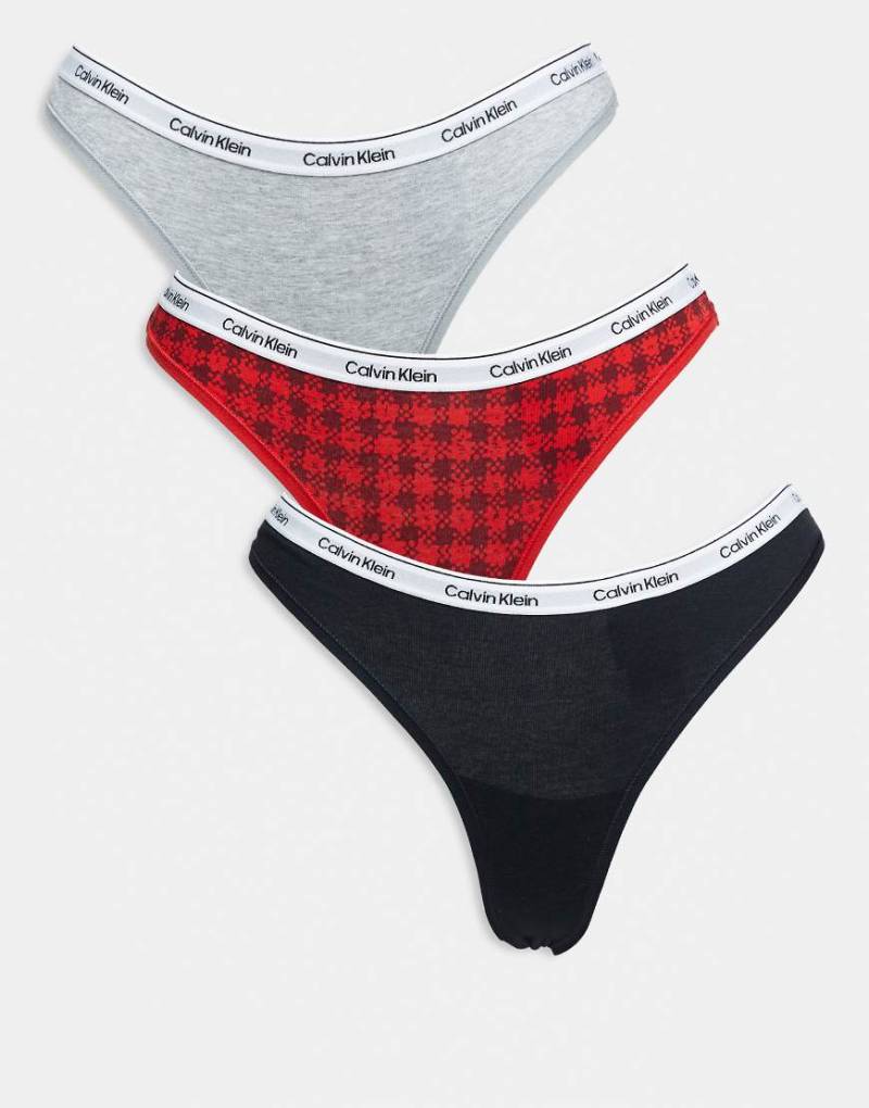 Calvin Klein - Icon Logo - 3er-Pack Tangas in Schwarz, Grau/Schottenkaro-Rot mit Markenlogo-Bunt von Calvin Klein