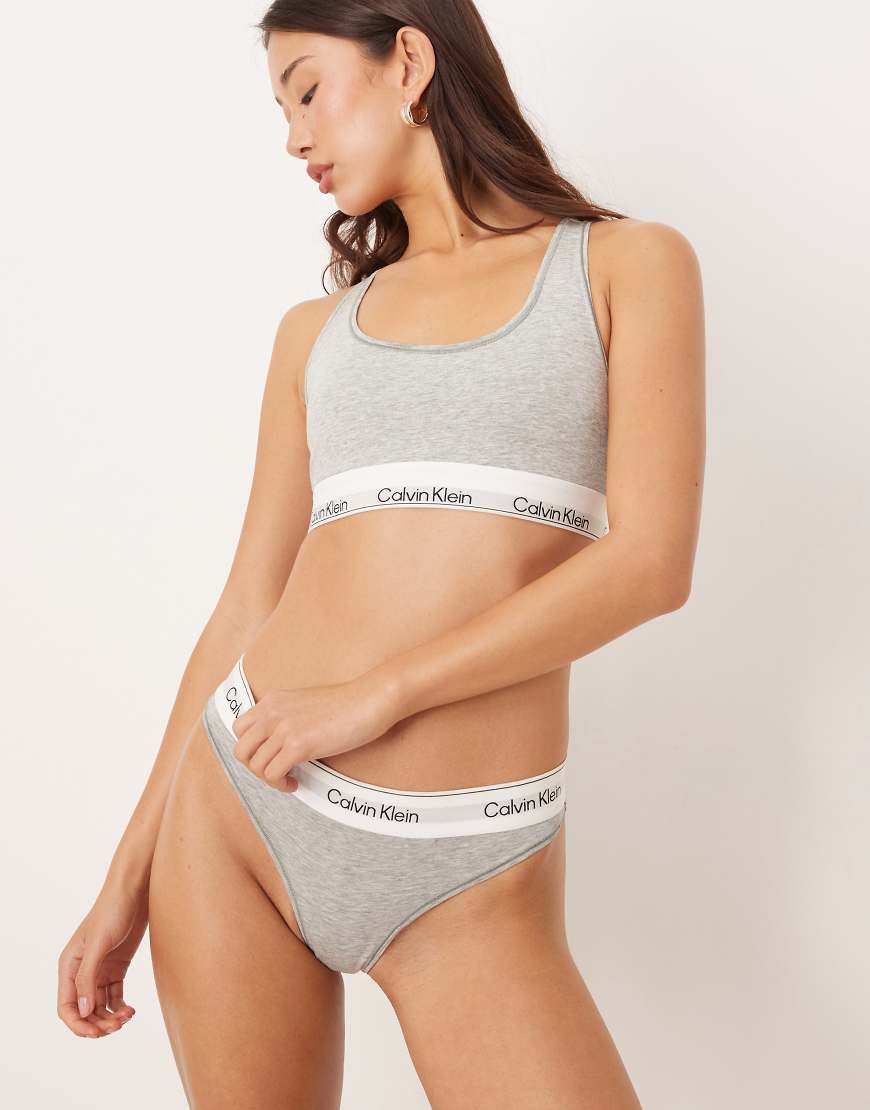 Calvin Klein - Icon - Tanga aus Baumwolle und Modal in Grau von Calvin Klein