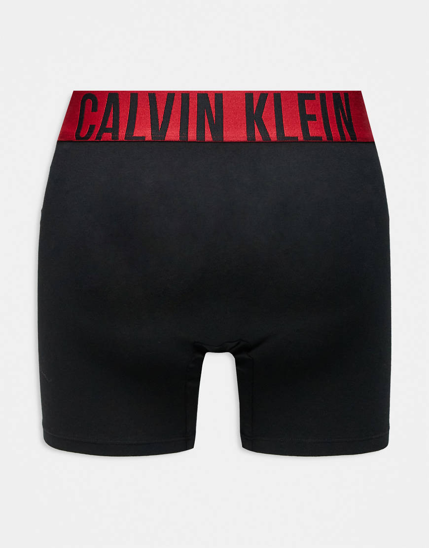 Calvin Klein - Intense Power - 3er-Pack Boxershorts in Schwarz mit rotem Logo-Bund von Calvin Klein
