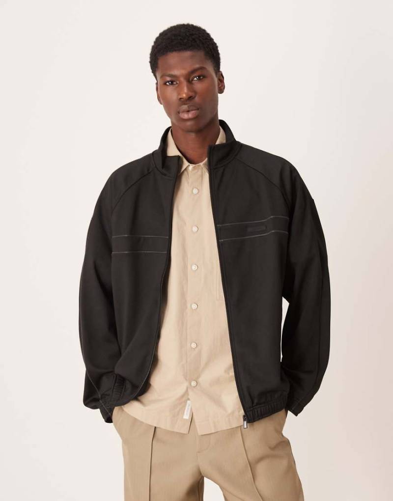 Calvin Klein Jeans - Leichte Windjacke in Schwarz mit Reißverschluss Calvin Klein Jeans - Leichte Windjacke in Schwarz mit Reißverschluss von Calvin Klein