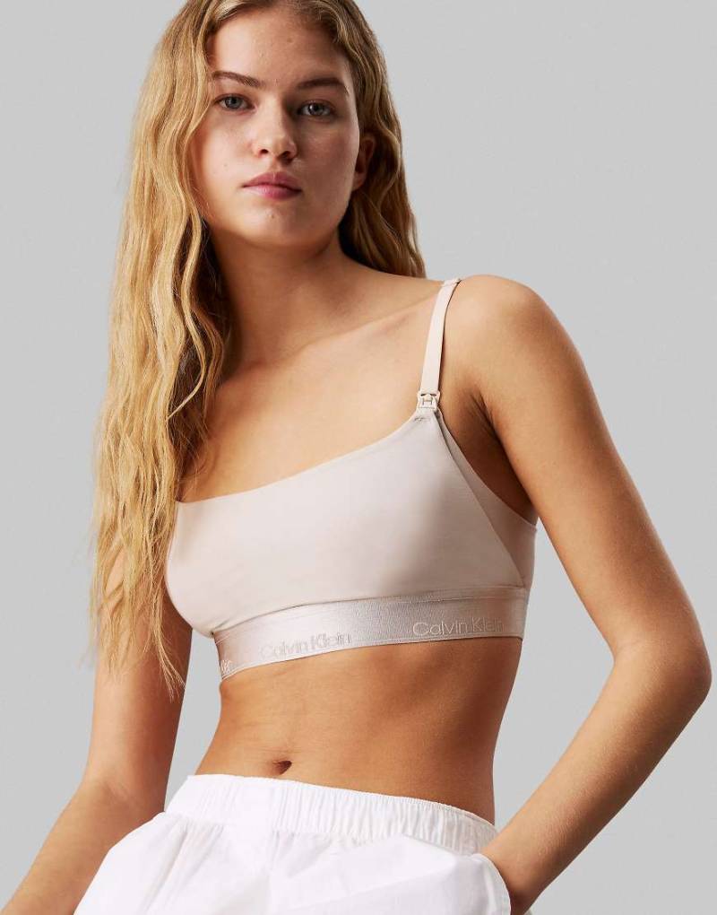 Calvin Klein Maternity - Modern Cotton - Leicht gefüttertes Bustier in Cremeweiß mit U-Ausschnitt und Metallic-Logoband von Calvin Klein