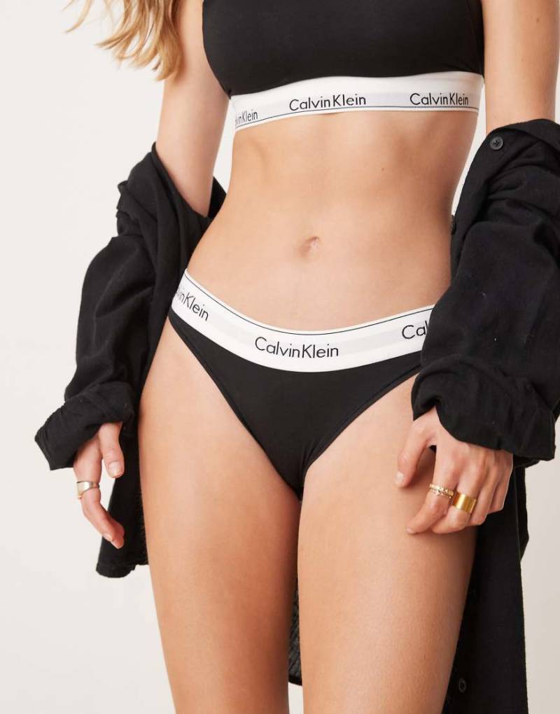 Calvin Klein - Modern Cotton - Slip in Schwarz mit Bikini-Schnitt von Calvin Klein