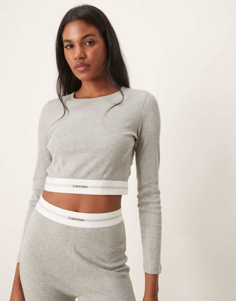 Calvin Klein - Langärmliges, geripptes Cropped-Oberteil in Grau mit modernem Design von Calvin Klein