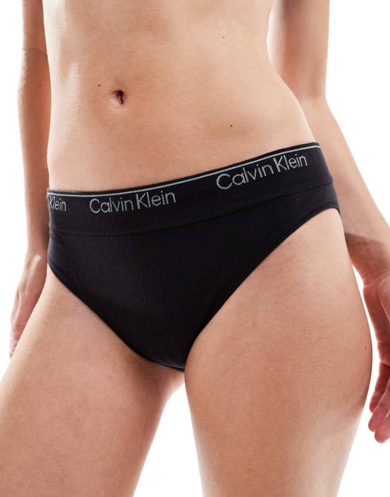 Calvin Klein - Modern Seamless -Nahtloser Slip in Schwarz mit Bikini-Schnitt von Calvin Klein