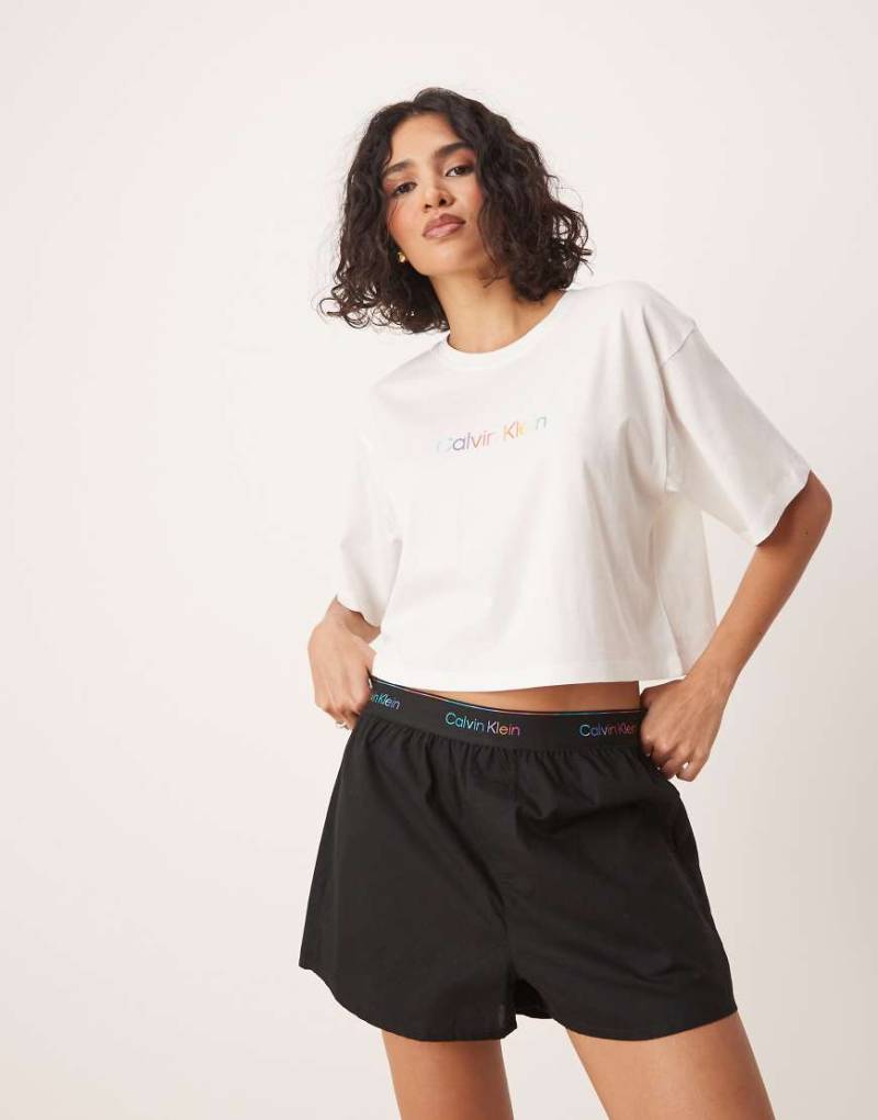 Calvin Klein - Pride - Pyjama-Boxershorts aus Webstoff in Schwarz von Calvin Klein