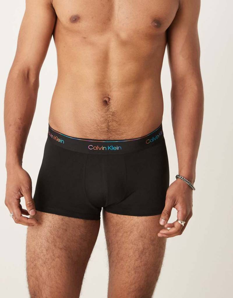Calvin Klein - Pride - Unterhose in Schwarz mit niedrigem Bund von Calvin Klein