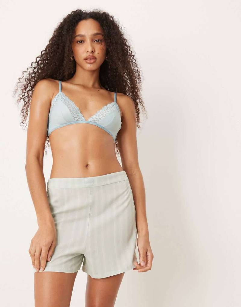 Calvin Klein - Pyjama-Shorts in gestreiftem Salbeigrün-Grau von Calvin Klein