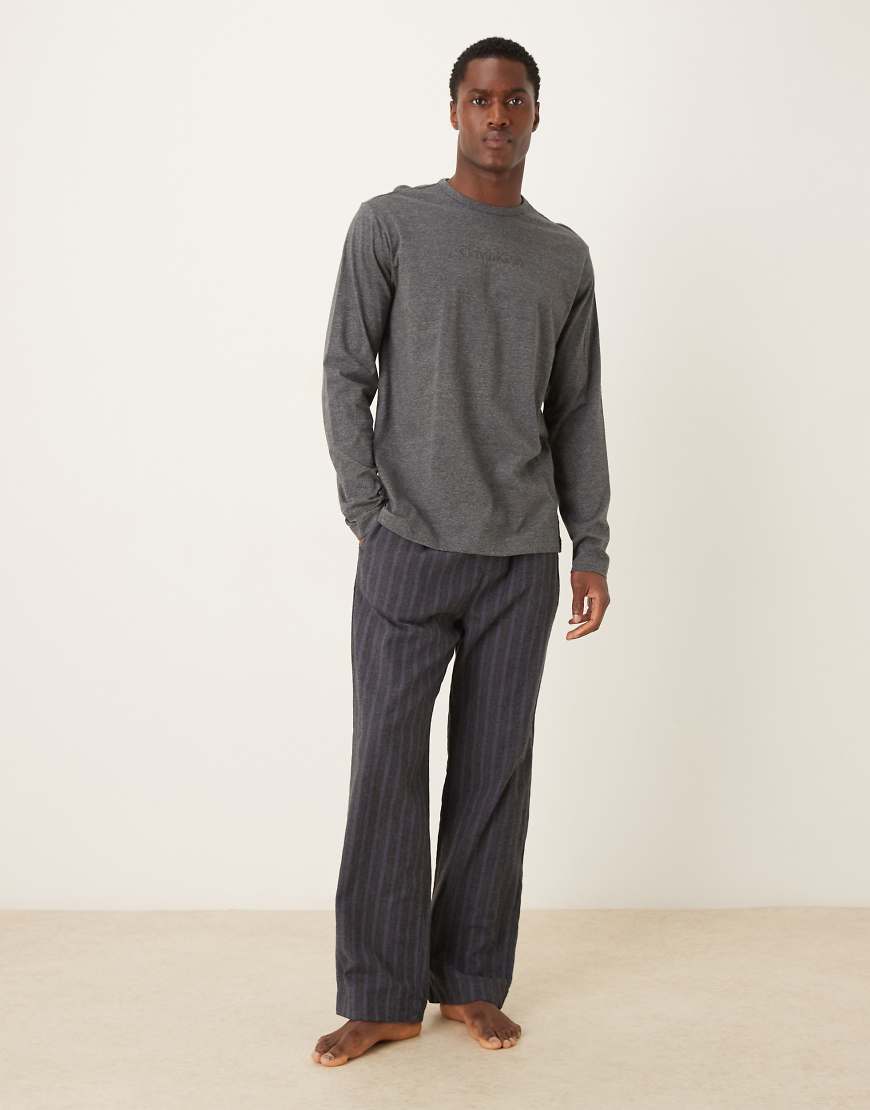 Calvin Klein - Pyjama in Anthrazit mit langärmligem Oberteil und Hose-Grau von Calvin Klein