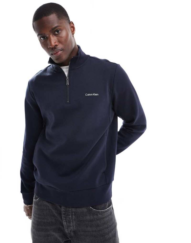 Calvin Klein - Repreve - Sweatshirt in Marineblau mit kleinem Logo und kurzem Reißverschluss von Calvin Klein