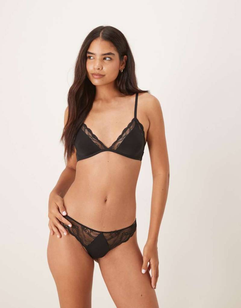 Calvin Klein - Sensual Stretch - Spitzen-Tangaslip Schwarz von Calvin Klein