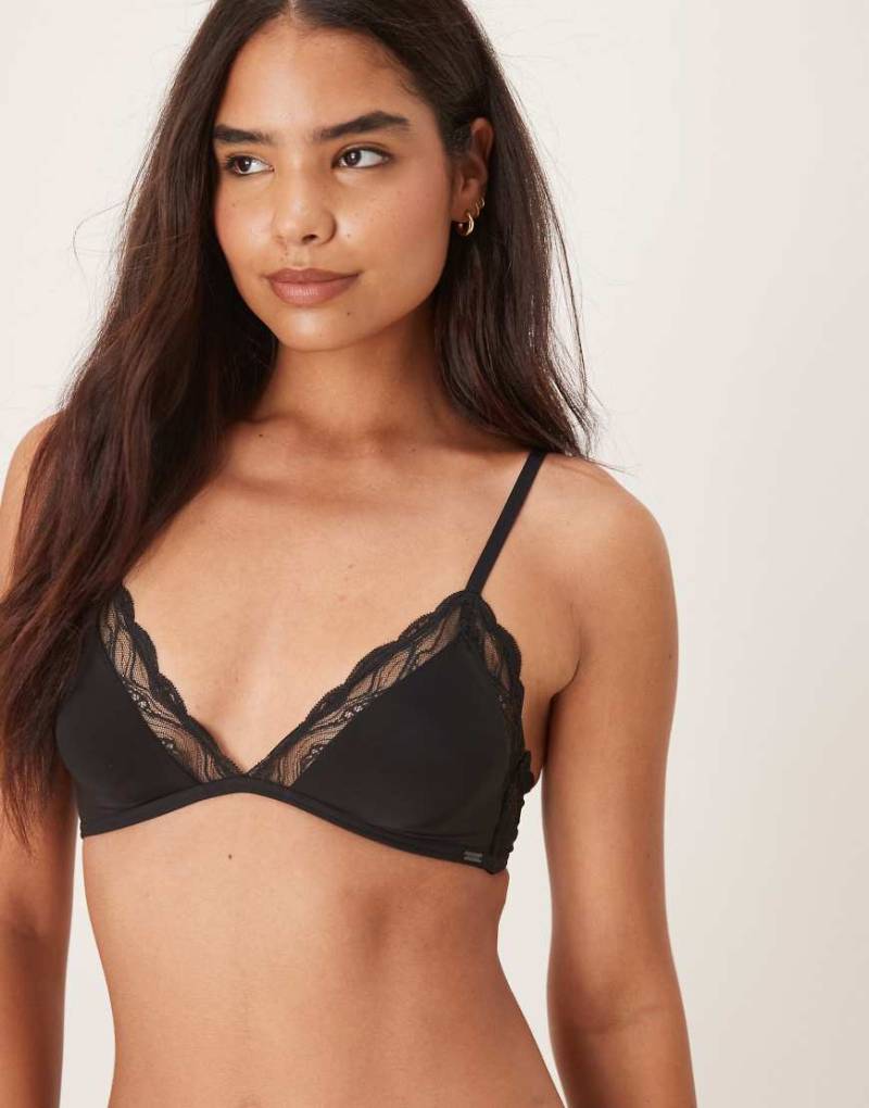 Calvin Klein - Sensual Stretch - Ungefütterter Triangel-BH in Schwarz aus Spitze von Calvin Klein