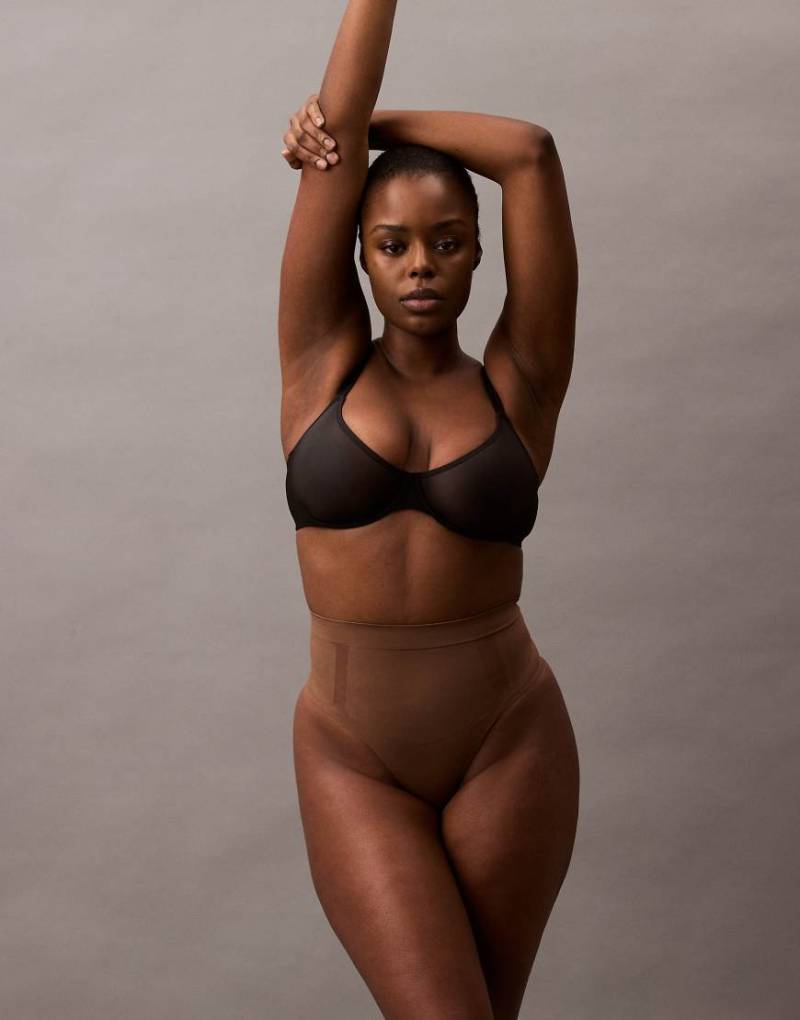 Calvin Klein Shapewear - Shorts aus formendem, extra festem Stoff in Braun, formende Unterwäsche, exklusiv bei ASOS von Calvin Klein