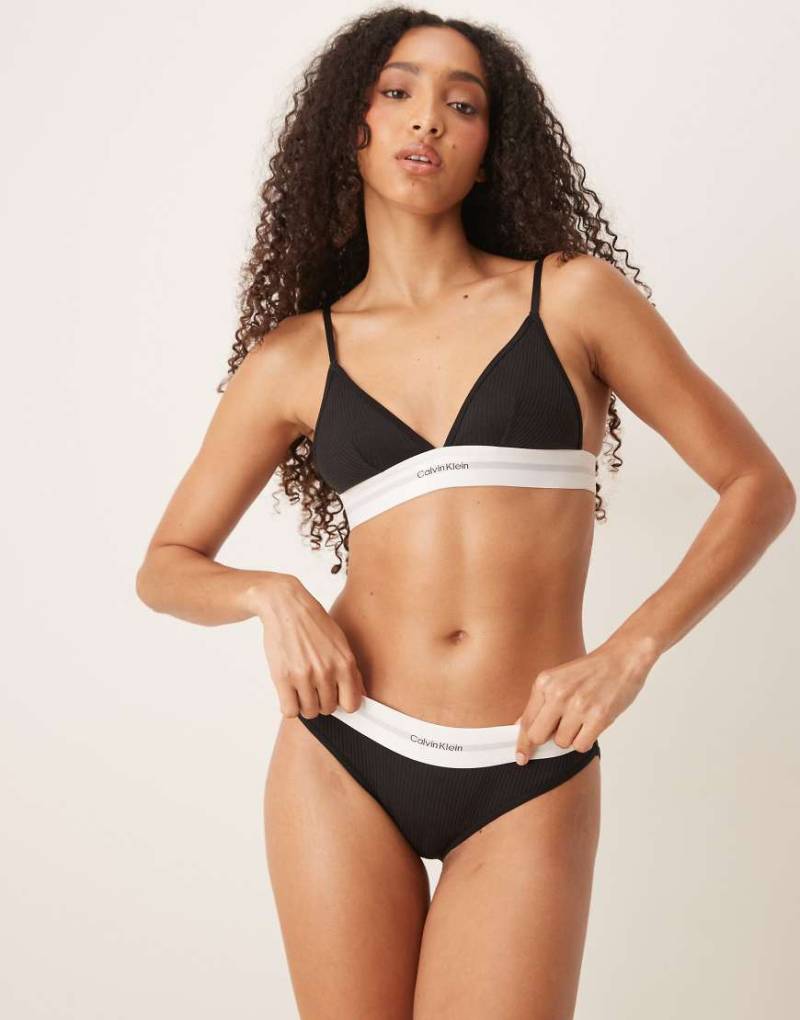 Calvin Klein - Slip mit Bikini-Schnitt aus geripptem Modal in Schwarz von Calvin Klein