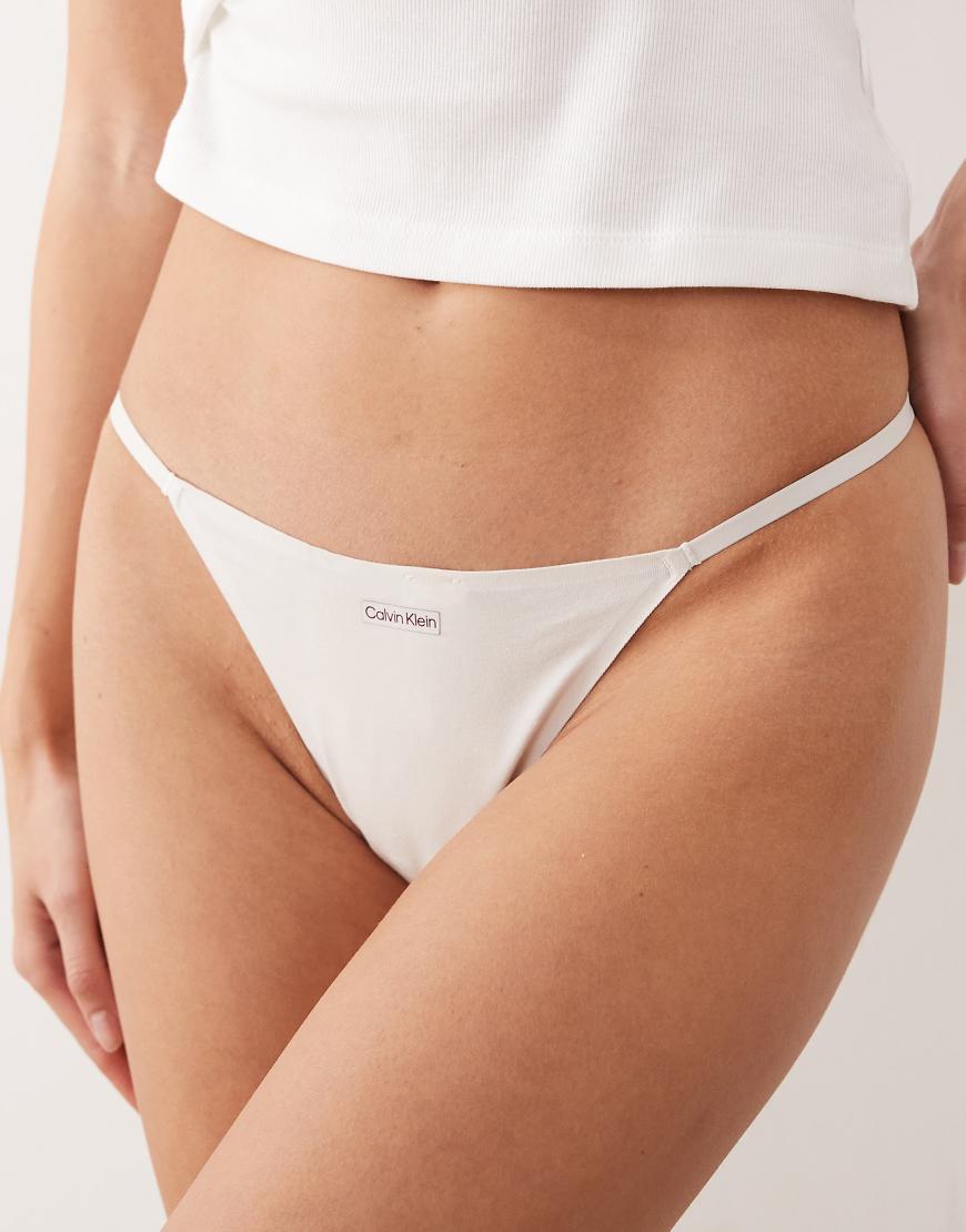Calvin Klein - Stringtanga aus Baumwolle und Modal in Weiß mit Markenlogo von Calvin Klein