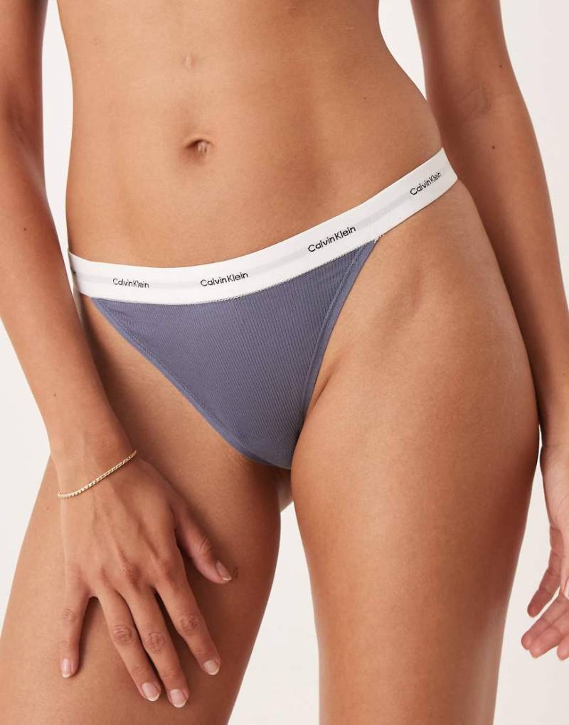 Calvin Klein - Tanga aus geripptem Modal in Dunkelblau von Calvin Klein