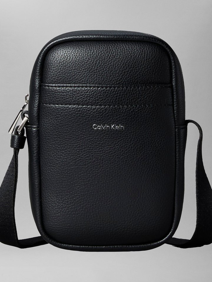 Calvin Klein Umhängetasche RAISED SLIM REPORTER, Herren Schultertasche mit großem Steckfach vorne von Calvin Klein