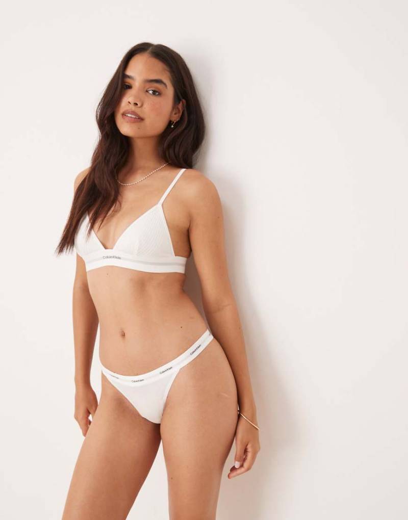 Calvin Klein - Ungefütterter Triangel-BH aus geripptem Modal in Weiß von Calvin Klein