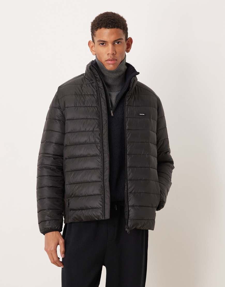 Calvin Klein - Wattierte Jacke in Schwarz Calvin Klein - Wattierte Jacke in Schwarz von Calvin Klein