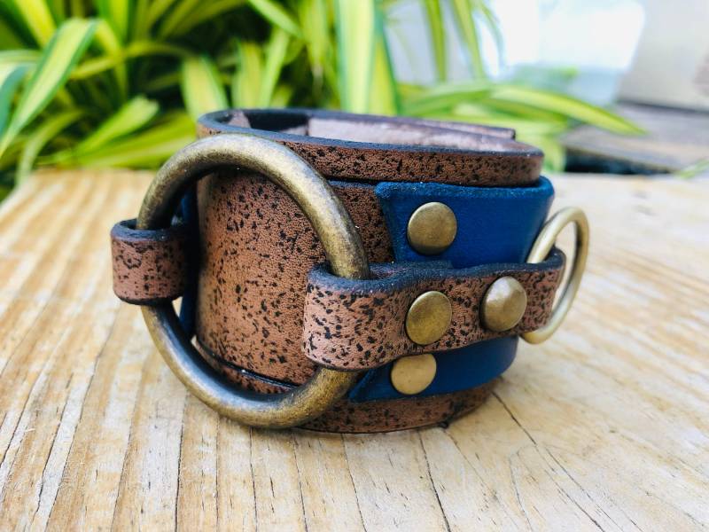 Blaue Und Braune Leder Armreif von CalypsoCorium