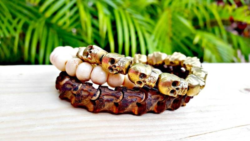 Captain Chiky Stack/Schlangenwirbel, Antike Knochen Und Messingschädel Armbänder Männerarmbänder Männerstapel Atemberaubend Für Frauen Männer Captain Chiky Stack/Schlangenwirbel, Antike Knochen Und Messingschädel Armbänder Männerarmbänder Männerstapel Atemberaubend Für Frauen Männer von CalypsoIslandJewelry