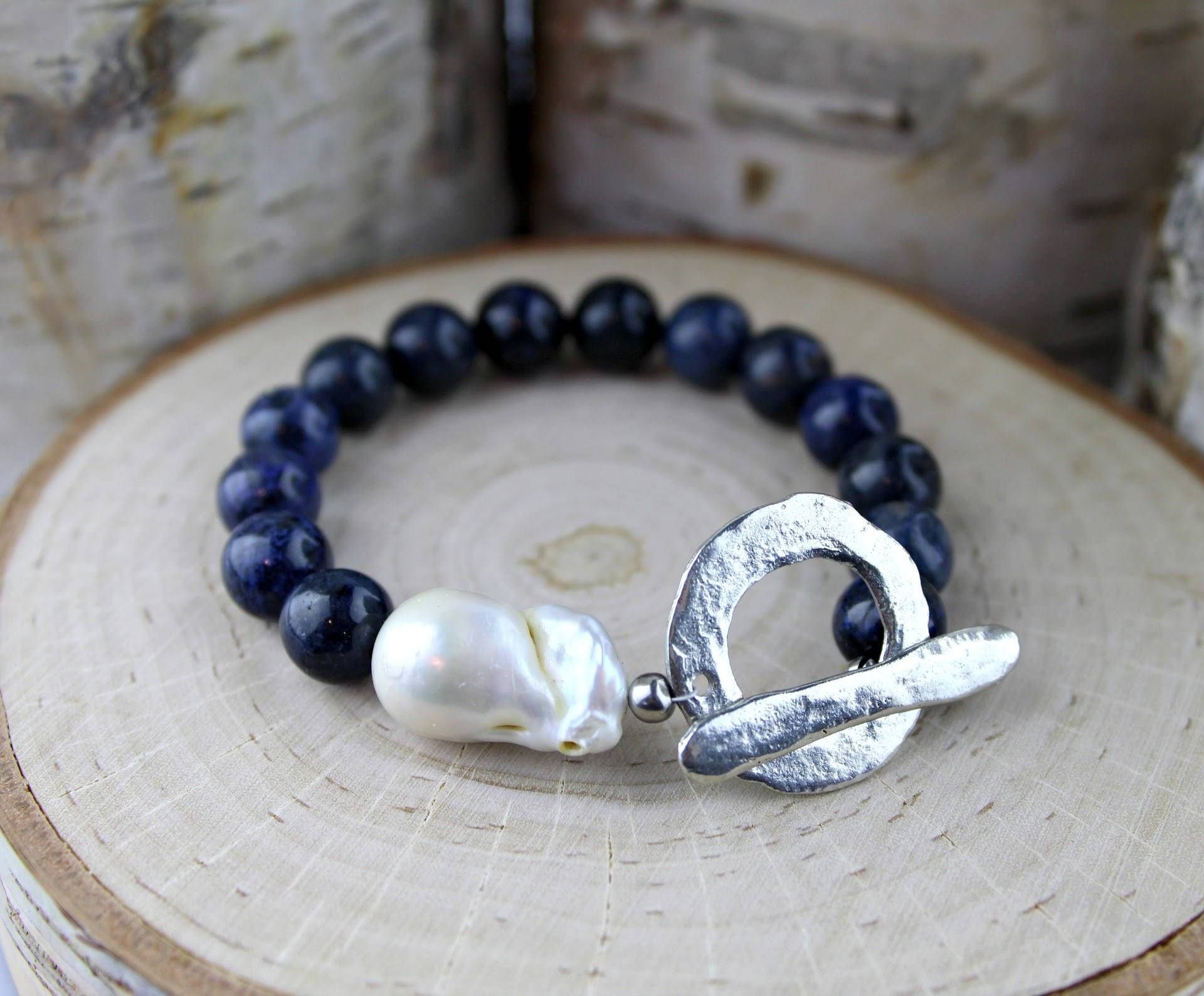 Dumortierit Und Barocke Perle Armband, Halbedelsteinen Stein Mit Oversize Silber Toggle, Boho Kristall, Herbst, Geschenk Dumortierit Und Barocke Perle Armband, Halbedelsteinen Stein Mit Oversize Silber Toggle, Boho Kristall, Herbst, Geschenk von CalypsoIslandJewelry