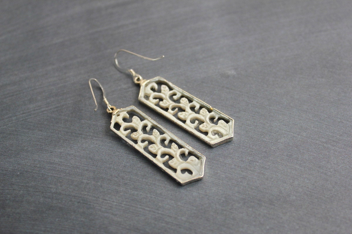 Elegante Geschnitzte Perle Filigrane Baumeln Ohrringe, Seltene Verzierte Schmuck Für Frauen Elegante Geschnitzte Perle Filigrane Baumeln Ohrringe, Seltene Verzierte Schmuck Für Frauen von CambaJewelry