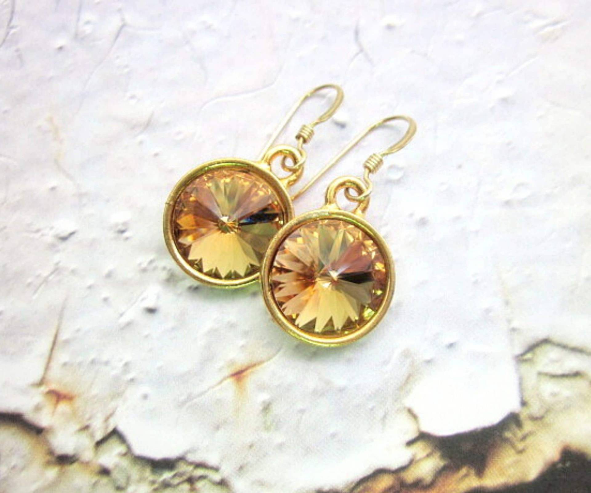 Golden Shadow Swarovski Kristall Ohrringe - Hellbrauner Bernstein Schmuck Für Damen Golden Shadow Swarovski Kristall Ohrringe - Hellbrauner Bernstein Schmuck Für Damen von CambaJewelry