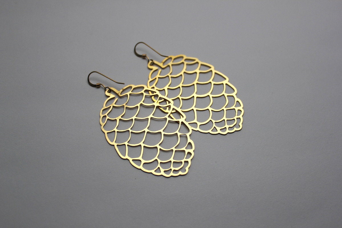 Große Pine Cone Messing Ohrringe - Leichter, Natur Inspirierter Schmuck Für Frauen Große Pine Cone Messing Ohrringe - Leichter, Natur Inspirierter Schmuck Für Frauen von CambaJewelry