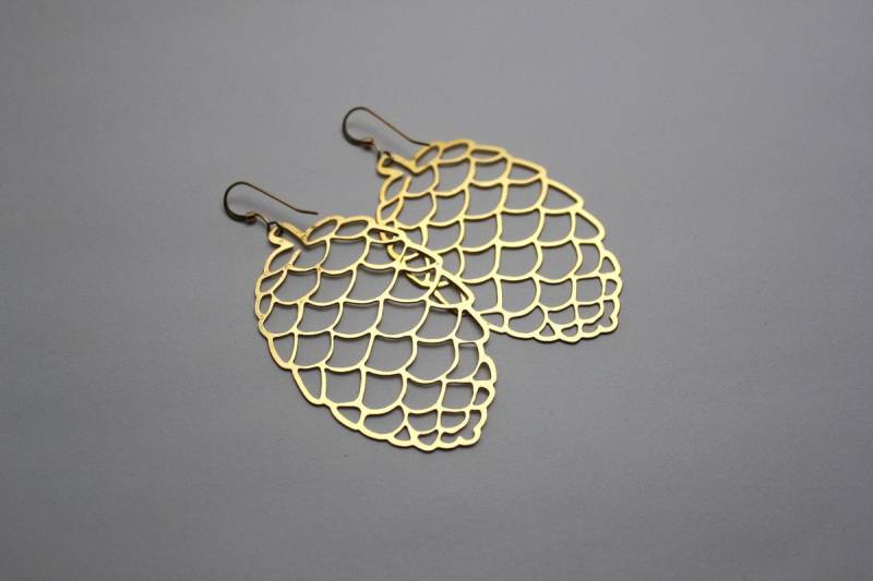 Große Pine Cone Messing Ohrringe - Leichter, Natur Inspirierter Schmuck Für Frauen Große Pine Cone Messing Ohrringe - Leichter, Natur Inspirierter Schmuck Für Frauen von CambaJewelry