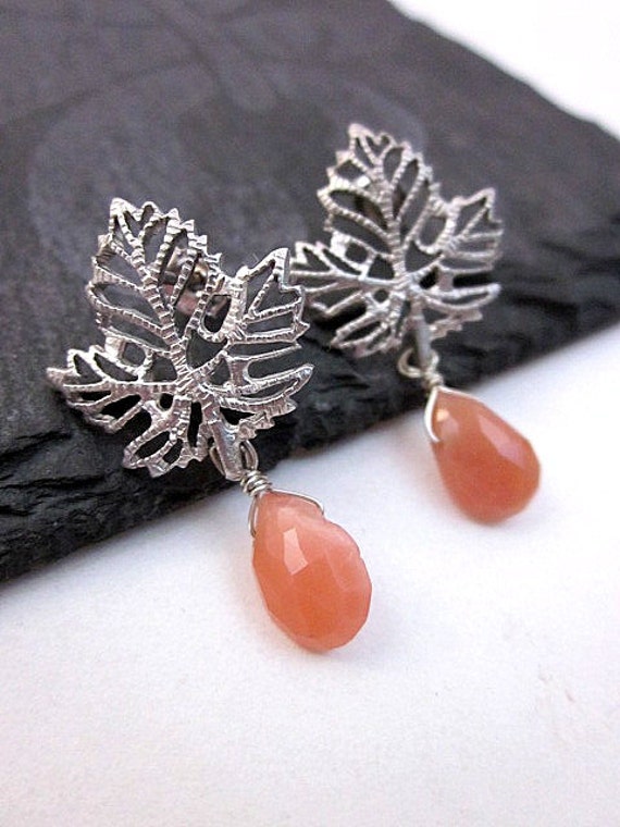 Mondstein Tropfen Ohrringe, Damen Pfirsich & Silber Schmuck, Blatt Und Ohrstecker Ohrringe Mondstein Tropfen Ohrringe, Damen Pfirsich & Silber Schmuck, Blatt Und Ohrstecker Ohrringe von CambaJewelry