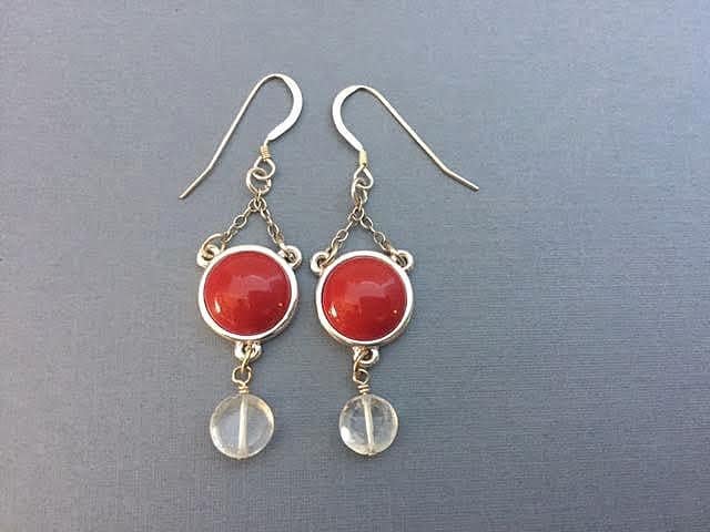Vintage Ohrringe Aus Acryl in Den Farben Rot Und Silber Mit Einzigartigem Knopfdesign Vintage Ohrringe Aus Acryl in Den Farben Rot Und Silber Mit Einzigartigem Knopfdesign von CambaJewelry