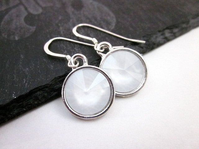 Weiße Swarovski Kristall Ohrringe - Powder Schmuck Für Frauen Weiße Swarovski Kristall Ohrringe - Powder Schmuck Für Frauen von CambaJewelry