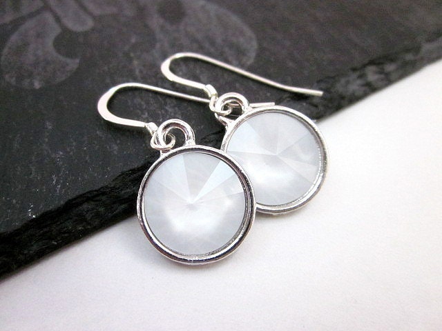 Weiße Swarovski Kristall Ohrringe - Powder Schmuck Für Frauen Weiße Swarovski Kristall Ohrringe - Powder Schmuck Für Frauen von CambaJewelry