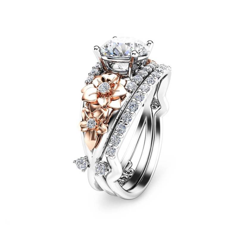 Floral Moissanit Verlobungsring Set 14K Zweifarbige Gold Eheringe von CamelliaJewelry