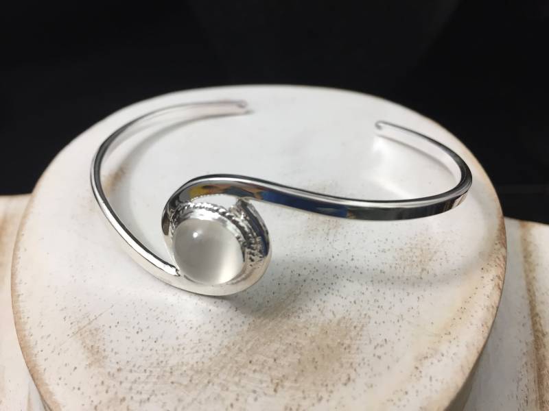 Armband-Manschette Aus Sterlingsilber Mit Edelstein-Cabochon, Einfache Manschette, Handgemachter Manschetten-Armreif, Handwerker, Armband-Manschette von Camias