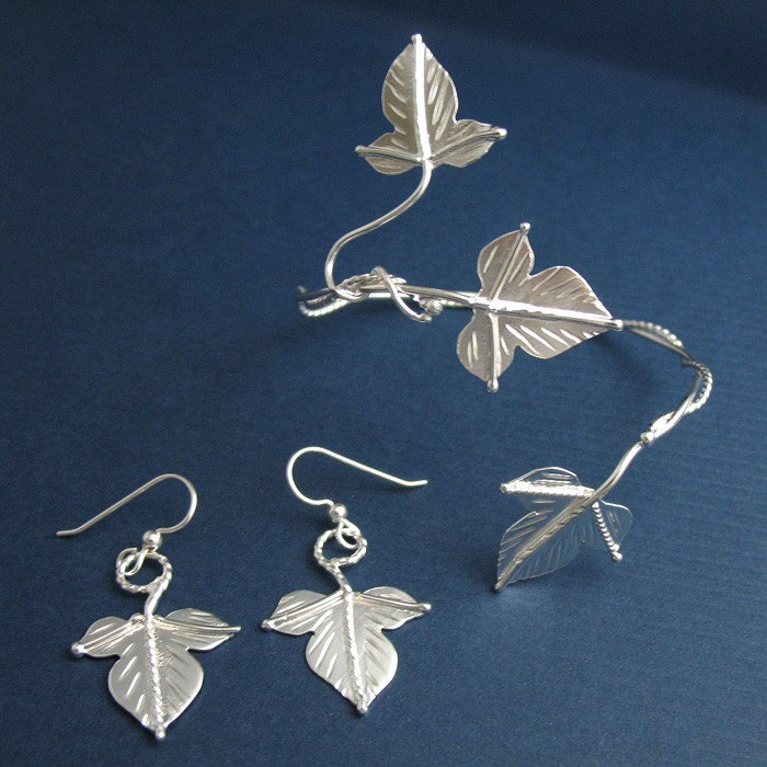 Blatt Armband Gewickelt Mit Ohrringe An Ohrhaken, Herbst Und Armreif, Efeu Set von Camias