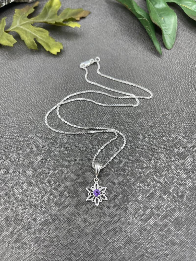 Schneeflocken-Halskette Aus Sterlingsilber Edelstein-Winterurlaub-Anhänger von Camias