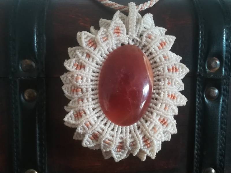 Makramee-Halskette Mit Orangefarbenem Calcit von CamilacreationsCH