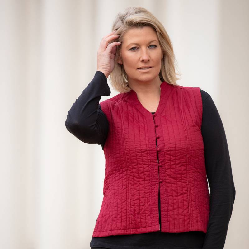 Kurze Gesteppte Weste Aus Baumwolle - Alle Größen Dunkelrot, Rückseite Olivgrün von CamillaCostello